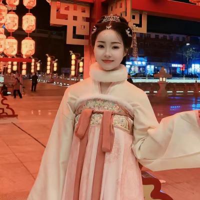 閃耀抖音，魅力女主播紅豆：用才華與熱情點亮每一刻